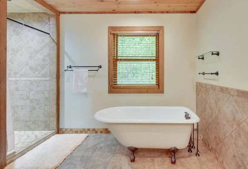 Roan Mountain Home W/ Deck Near Appalachian Trail!