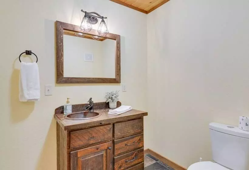 Roan Mountain Home W/ Deck Near Appalachian Trail!