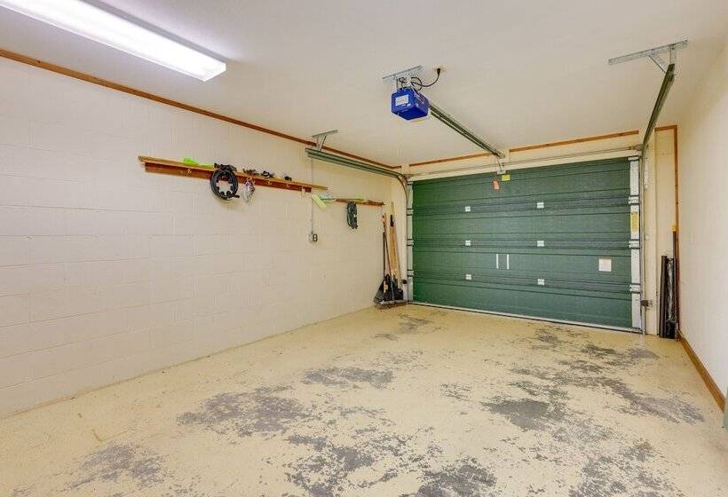 Roan Mountain Home W/ Deck Near Appalachian Trail!