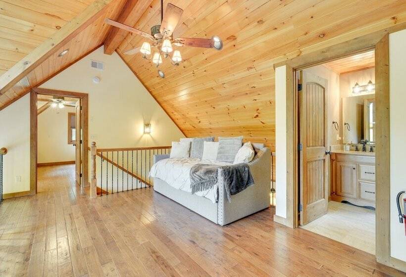 Roan Mountain Home W/ Deck Near Appalachian Trail!