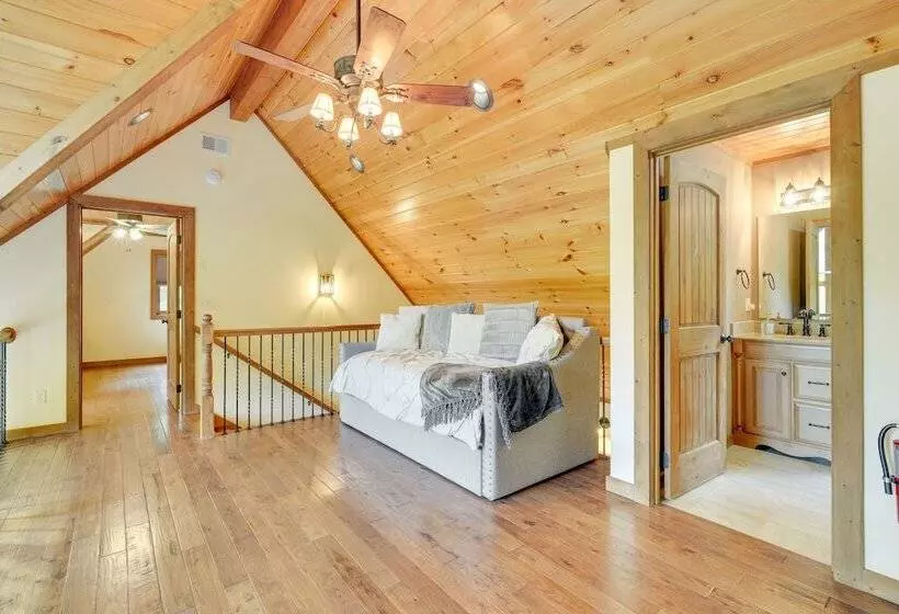 Roan Mountain Home W/ Deck Near Appalachian Trail!