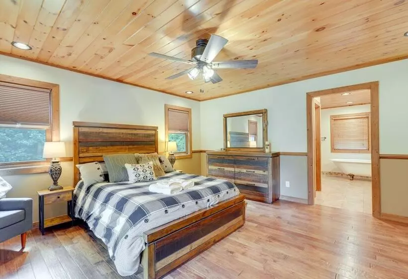 Roan Mountain Home W/ Deck Near Appalachian Trail!