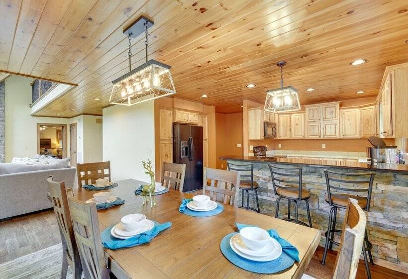 Roan Mountain Home W/ Deck Near Appalachian Trail!