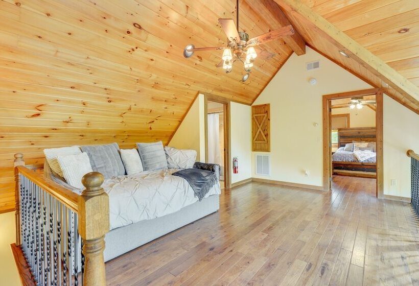 Roan Mountain Home W/ Deck Near Appalachian Trail!