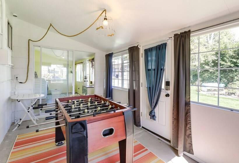 Hot Tub & Fire Pit: Serene Clifton Retreat!