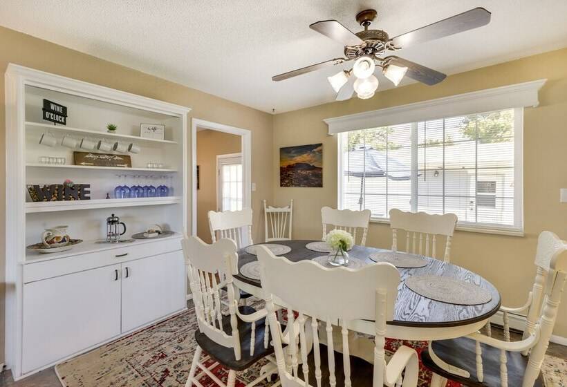 Hot Tub & Fire Pit: Serene Clifton Retreat!