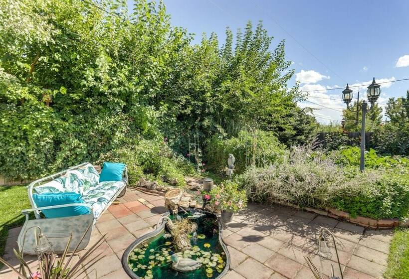 Hot Tub & Fire Pit: Serene Clifton Retreat!