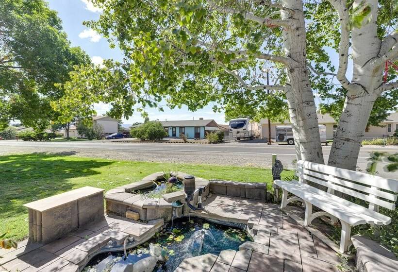 Hot Tub & Fire Pit: Serene Clifton Retreat!