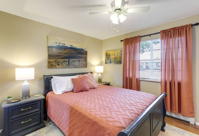 Hot Tub & Fire Pit: Serene Clifton Retreat!