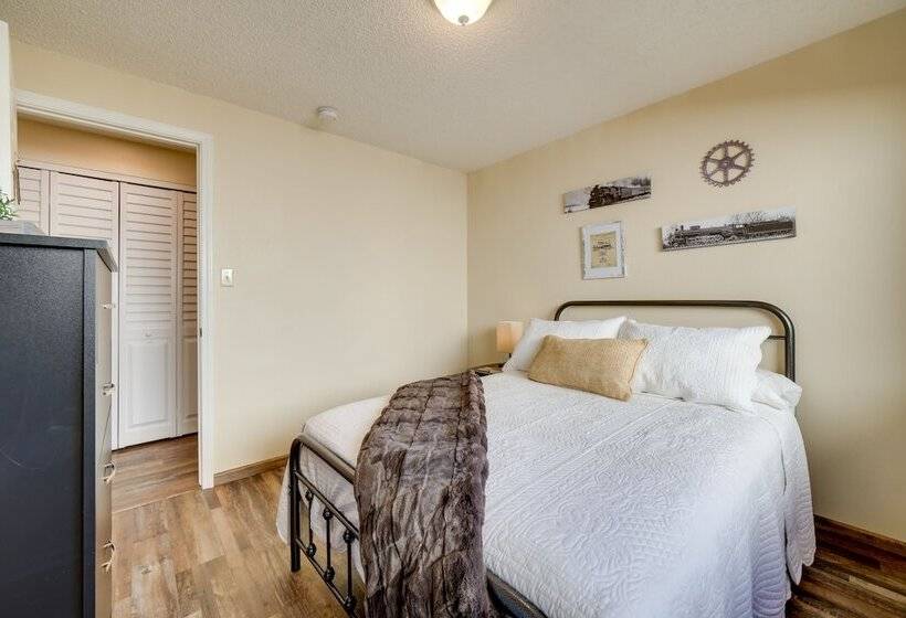 Sparks Retreat W/ Private Hot Tub & Cozy Fireplace