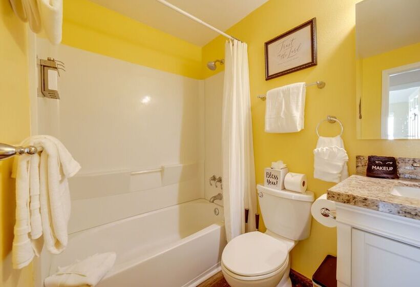 Sparks Retreat W/ Private Hot Tub & Cozy Fireplace