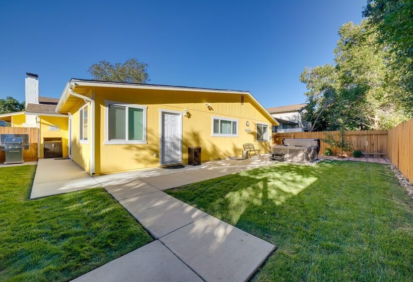 Sparks Retreat W/ Private Hot Tub & Cozy Fireplace