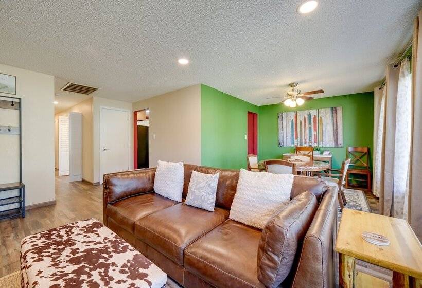 Sparks Retreat W/ Private Hot Tub & Cozy Fireplace