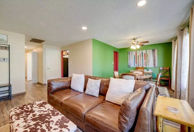 Sparks Retreat W/ Private Hot Tub & Cozy Fireplace