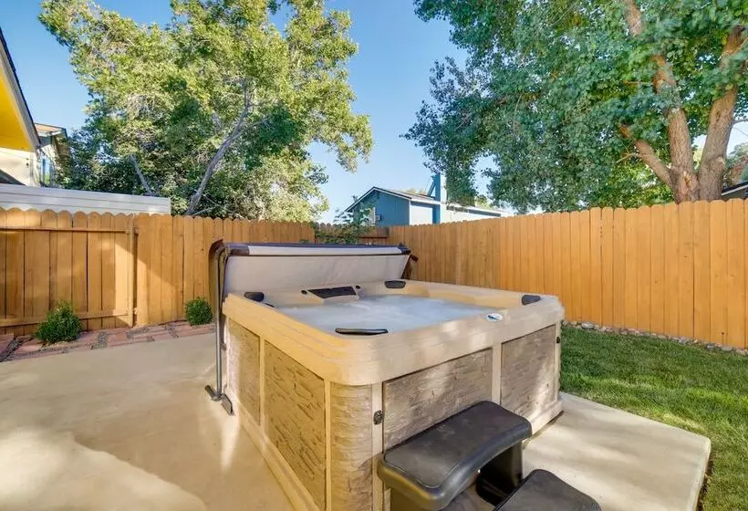 Sparks Retreat W/ Private Hot Tub & Cozy Fireplace