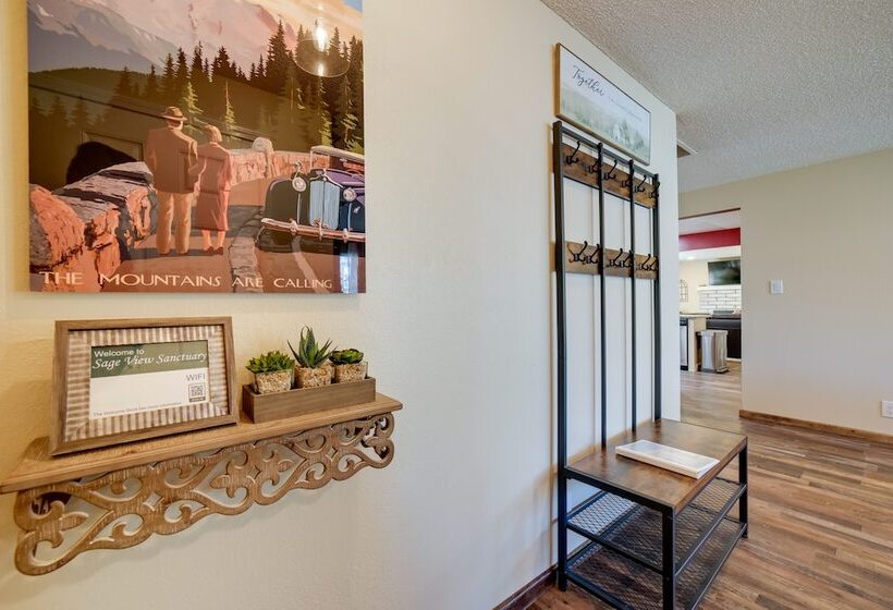 Sparks Retreat W/ Private Hot Tub & Cozy Fireplace