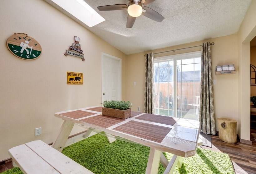 Sparks Retreat W/ Private Hot Tub & Cozy Fireplace