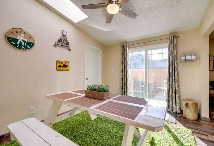 Sparks Retreat W/ Private Hot Tub & Cozy Fireplace