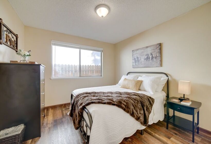 Sparks Retreat W/ Private Hot Tub & Cozy Fireplace