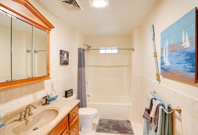 Stunning Athens Home: Mtn Views & Pool Access