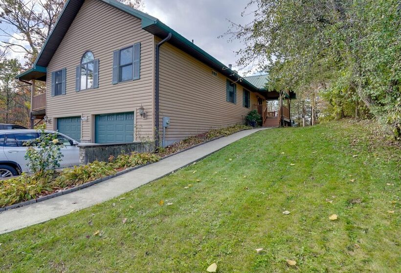 Stunning Athens Home: Mtn Views & Pool Access