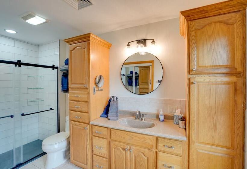 Stunning Athens Home: Mtn Views & Pool Access