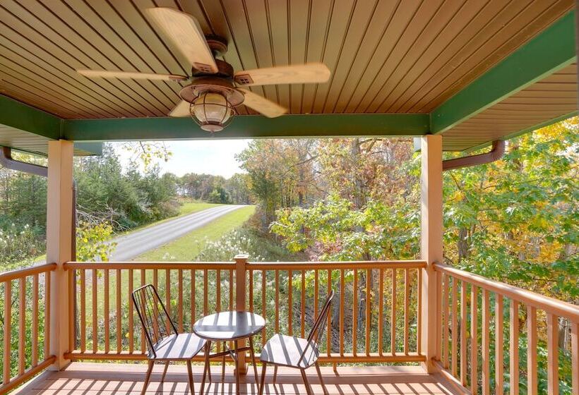 Stunning Athens Home: Mtn Views & Pool Access