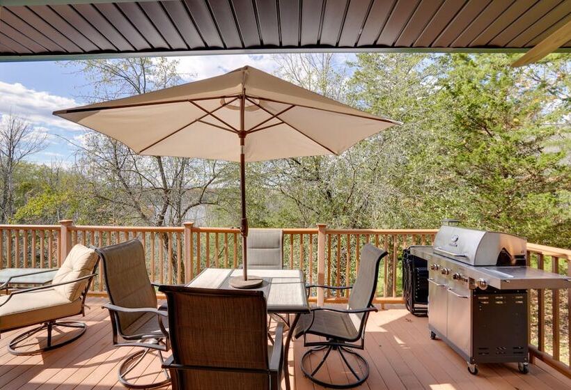 Stunning Athens Home: Mtn Views & Pool Access