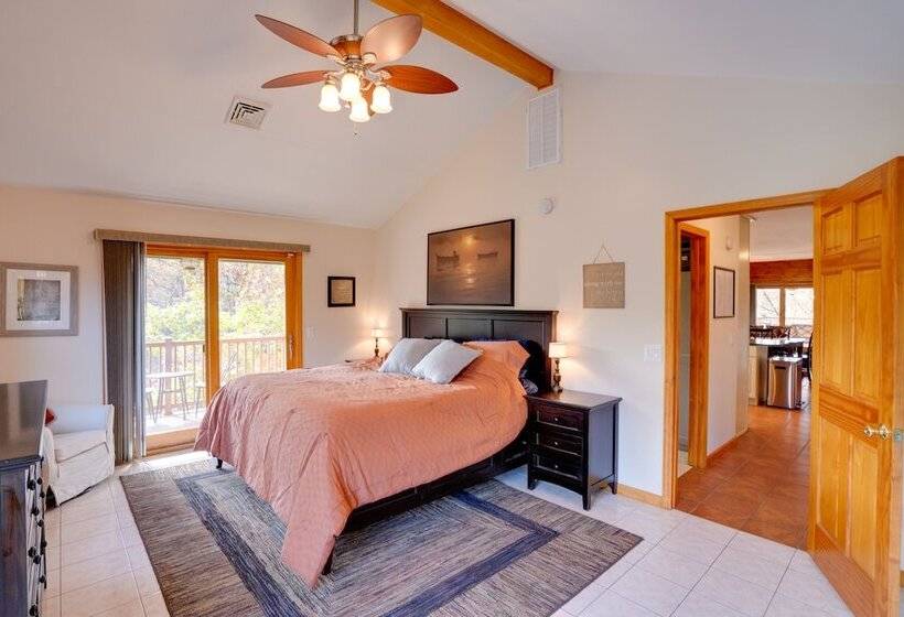 Stunning Athens Home: Mtn Views & Pool Access