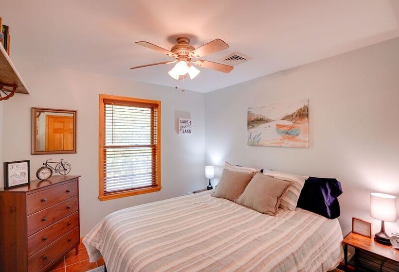 Stunning Athens Home: Mtn Views & Pool Access