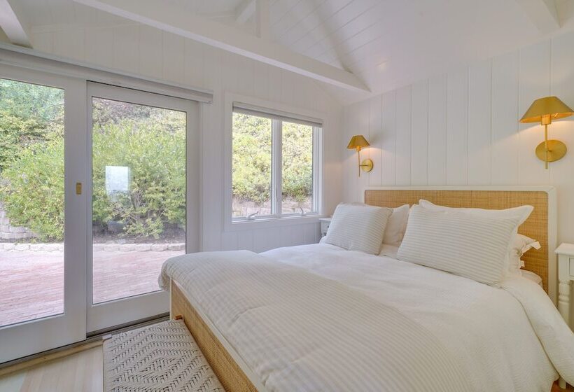 Stunning Ventura Cottage W/ Deck + Ocean View!