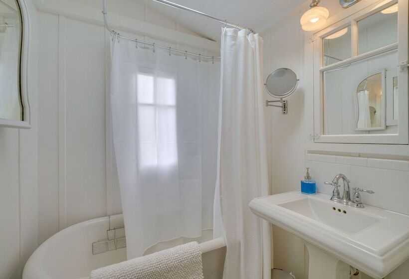 Stunning Ventura Cottage W/ Deck + Ocean View!