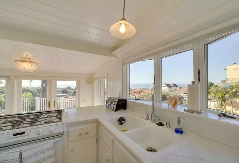 Stunning Ventura Cottage W/ Deck + Ocean View!