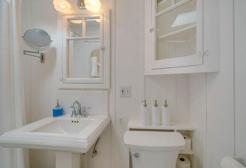 Stunning Ventura Cottage W/ Deck + Ocean View!