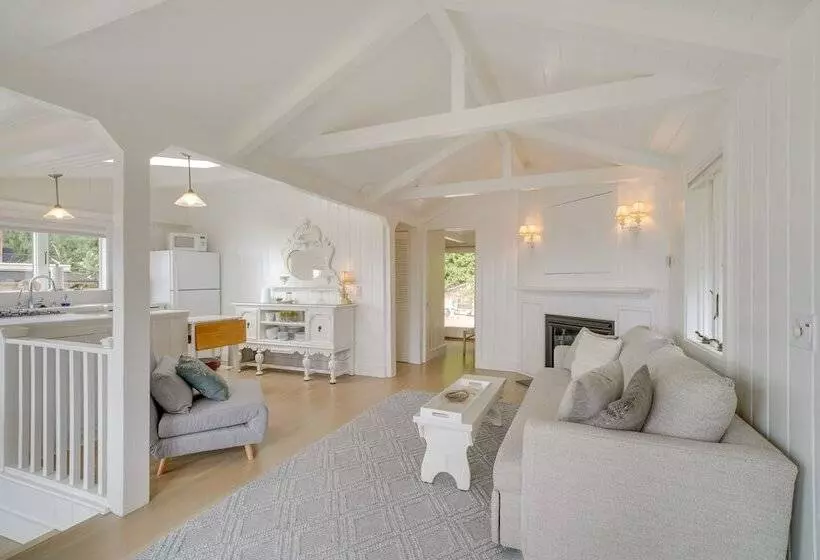 Stunning Ventura Cottage W/ Deck + Ocean View!