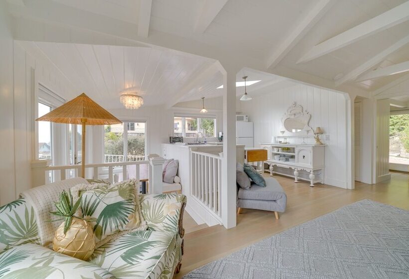 Stunning Ventura Cottage W/ Deck + Ocean View!