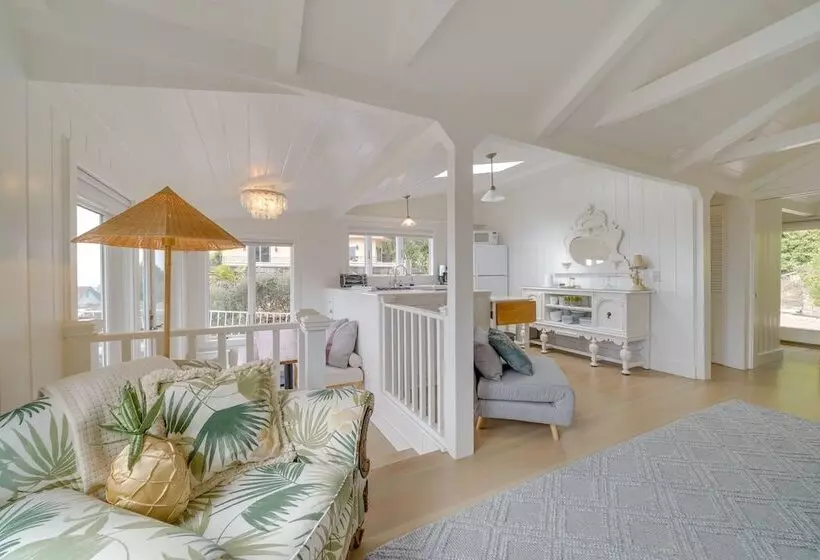 Stunning Ventura Cottage W/ Deck + Ocean View!