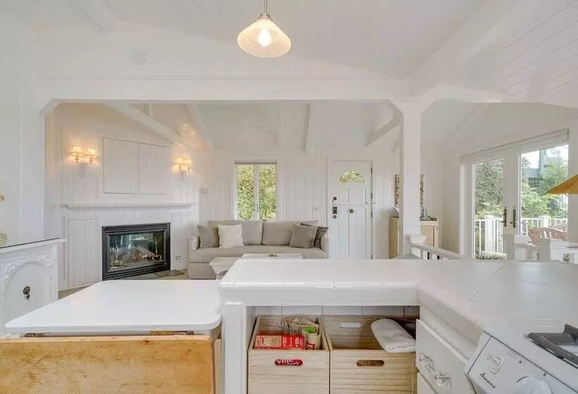 Stunning Ventura Cottage W/ Deck + Ocean View!