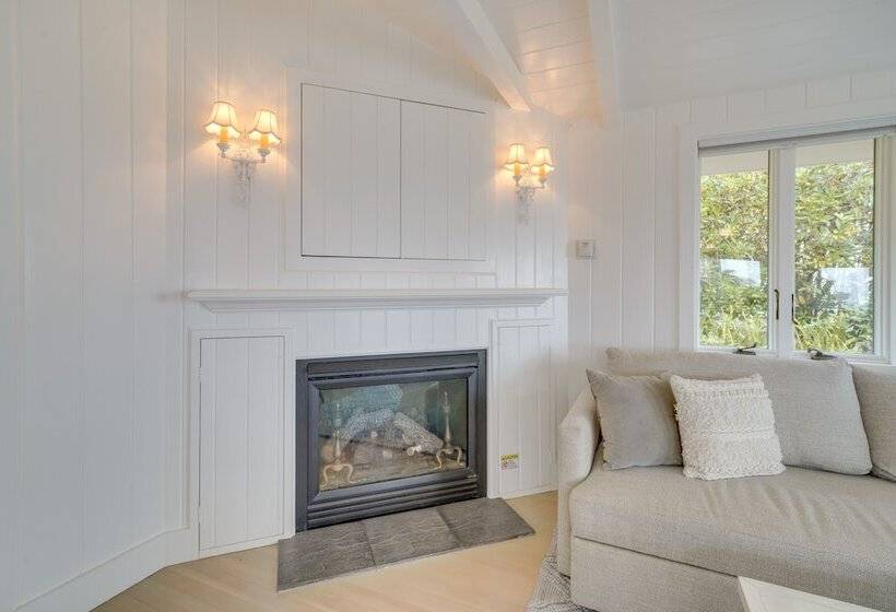 Stunning Ventura Cottage W/ Deck + Ocean View!