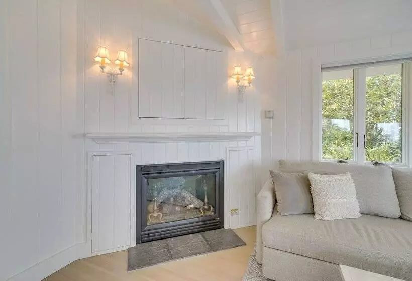 Stunning Ventura Cottage W/ Deck + Ocean View!