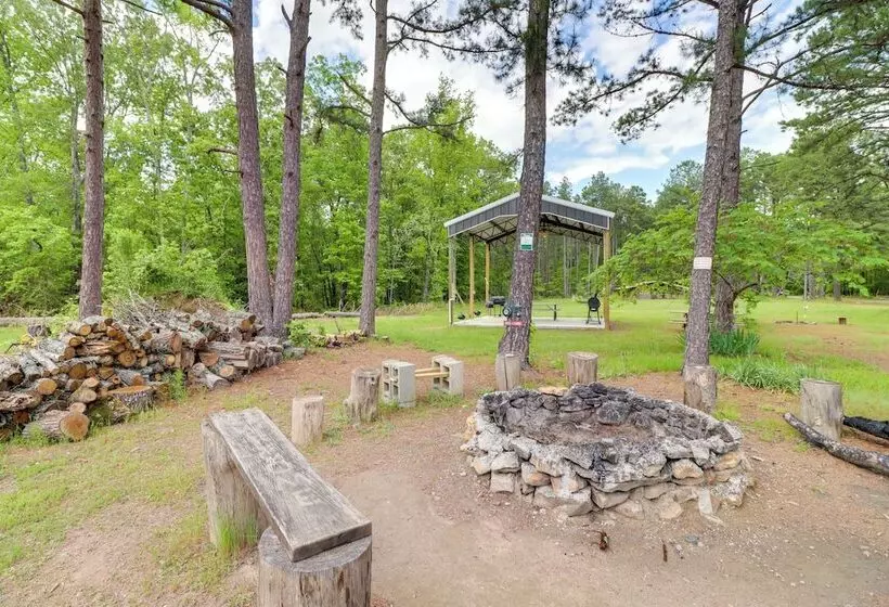Tree Lined Higden Retreat: Close To Parks + Trails