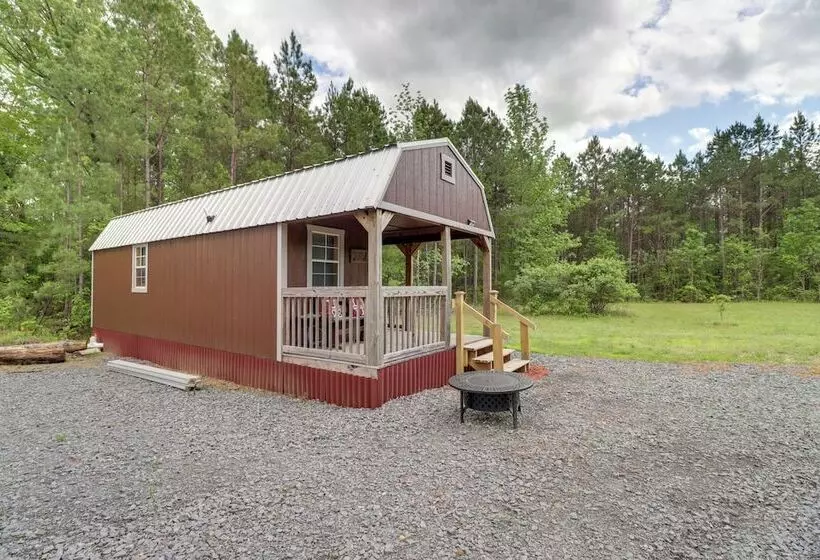 Tree Lined Higden Retreat: Close To Parks + Trails