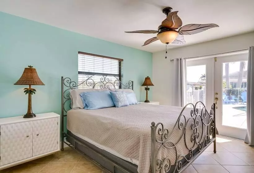 Dock, Grill & Pool: Waterfront Cape Coral Home!