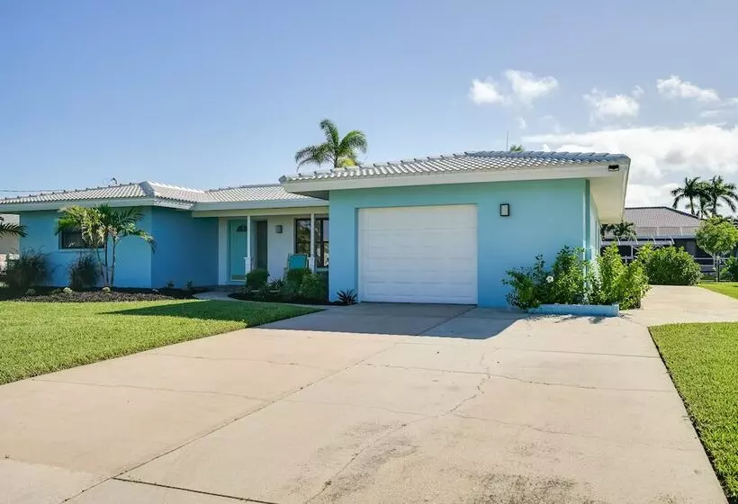 Dock, Grill & Pool: Waterfront Cape Coral Home!