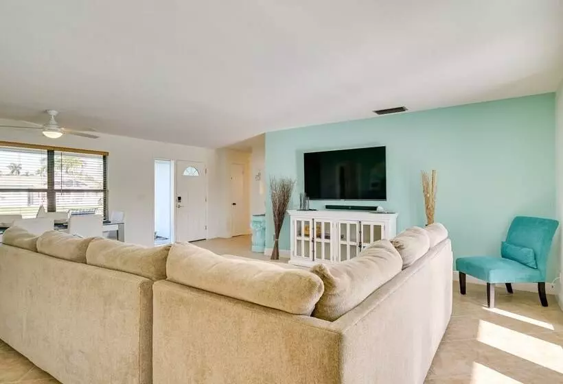 Dock, Grill & Pool: Waterfront Cape Coral Home!
