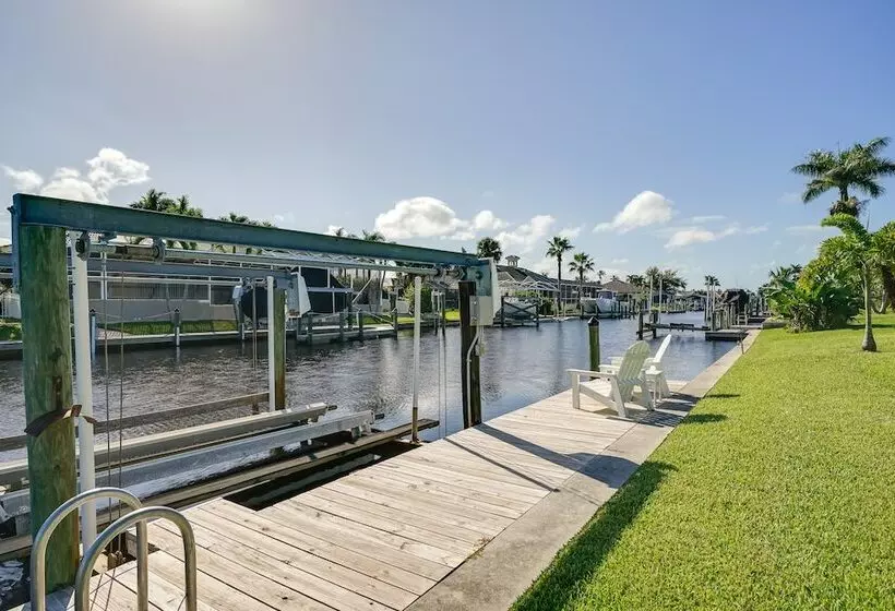 Dock, Grill & Pool: Waterfront Cape Coral Home!
