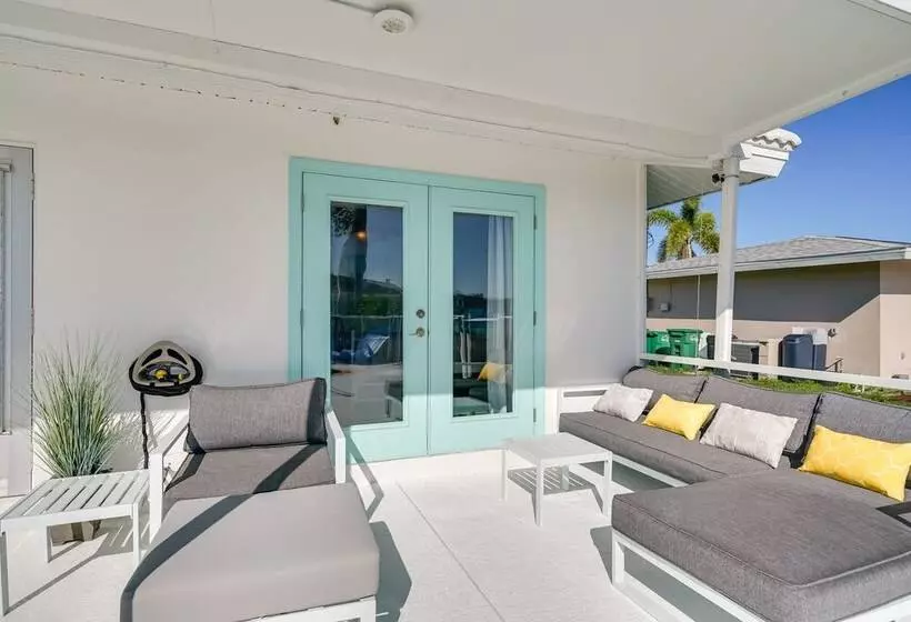 Dock, Grill & Pool: Waterfront Cape Coral Home!