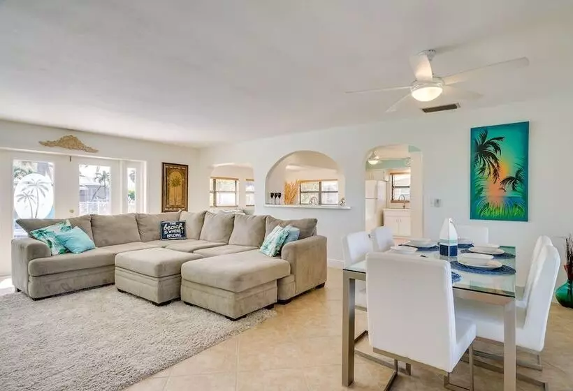 Dock, Grill & Pool: Waterfront Cape Coral Home!