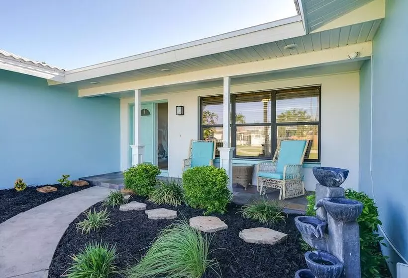 Dock, Grill & Pool: Waterfront Cape Coral Home!