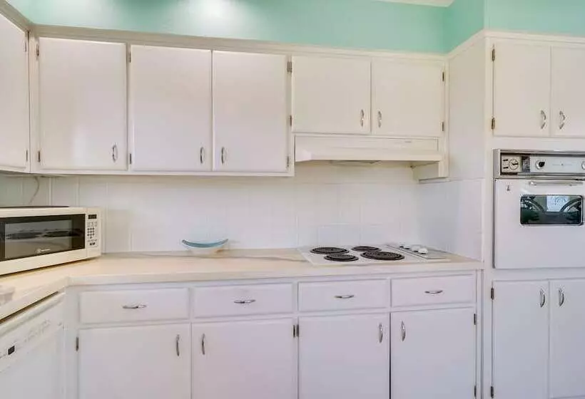 Dock, Grill & Pool: Waterfront Cape Coral Home!